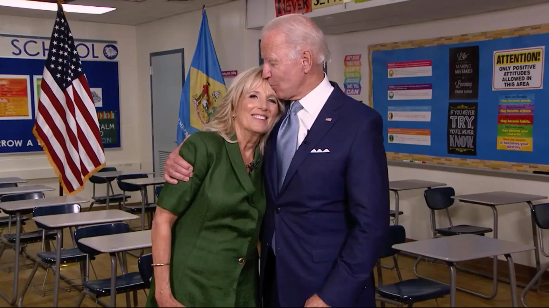 News Bilder des Tages August 18, 2020, USA: In this image from the Democratic National Convention video feed, former United States Vice President Joe Biden, the 2020 Democratic Party nominee for President of the US, right, kisses his wife, Dr. Jill Biden, left, after she made remarks on the second night of the convention on Tuesday, August 18, 2020 USA - ZUMAs152 20200818_zaa_s152_073 Copyright: xDemocraticxNationalxConventionxVx