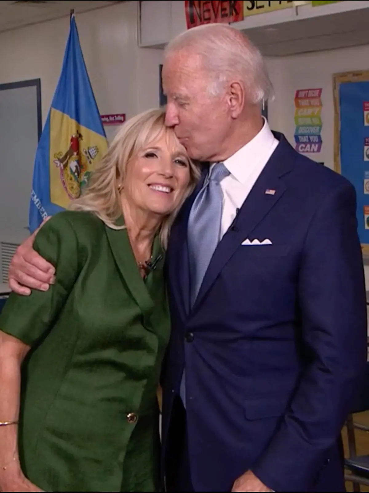  News Bilder des Tages August 18, 2020, USA: In this image from the Democratic National Convention video feed, former United States Vice President Joe Biden, the 2020 Democratic Party nominee for President of the US, right, kisses his wife, Dr. Jill Biden, left, after she made remarks on the second night of the convention on Tuesday, August 18, 2020 USA - ZUMAs152 20200818_zaa_s152_073 Copyright: xDemocraticxNationalxConventionxVx