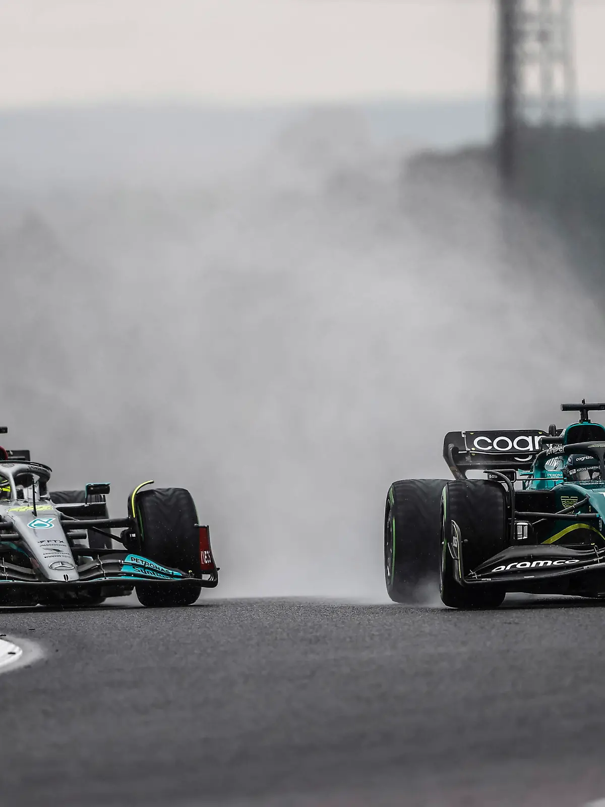 Formula 1 2022: Japanese GP SUZUKA, JAPAN - OCTOBER 07: Lance Stroll, Aston Martin AMR22, leads Sir Lewis Hamilton, Mercedes W13 during the Japanese GP at Suzuka on Friday October 07, 2022 in Suzuka, Japan. Photo by Andy Hone / LAT Images Images PUBLICATIONxINxGERxSUIxAUTxHUNxONLY GP2218_224031_ONZ9621 