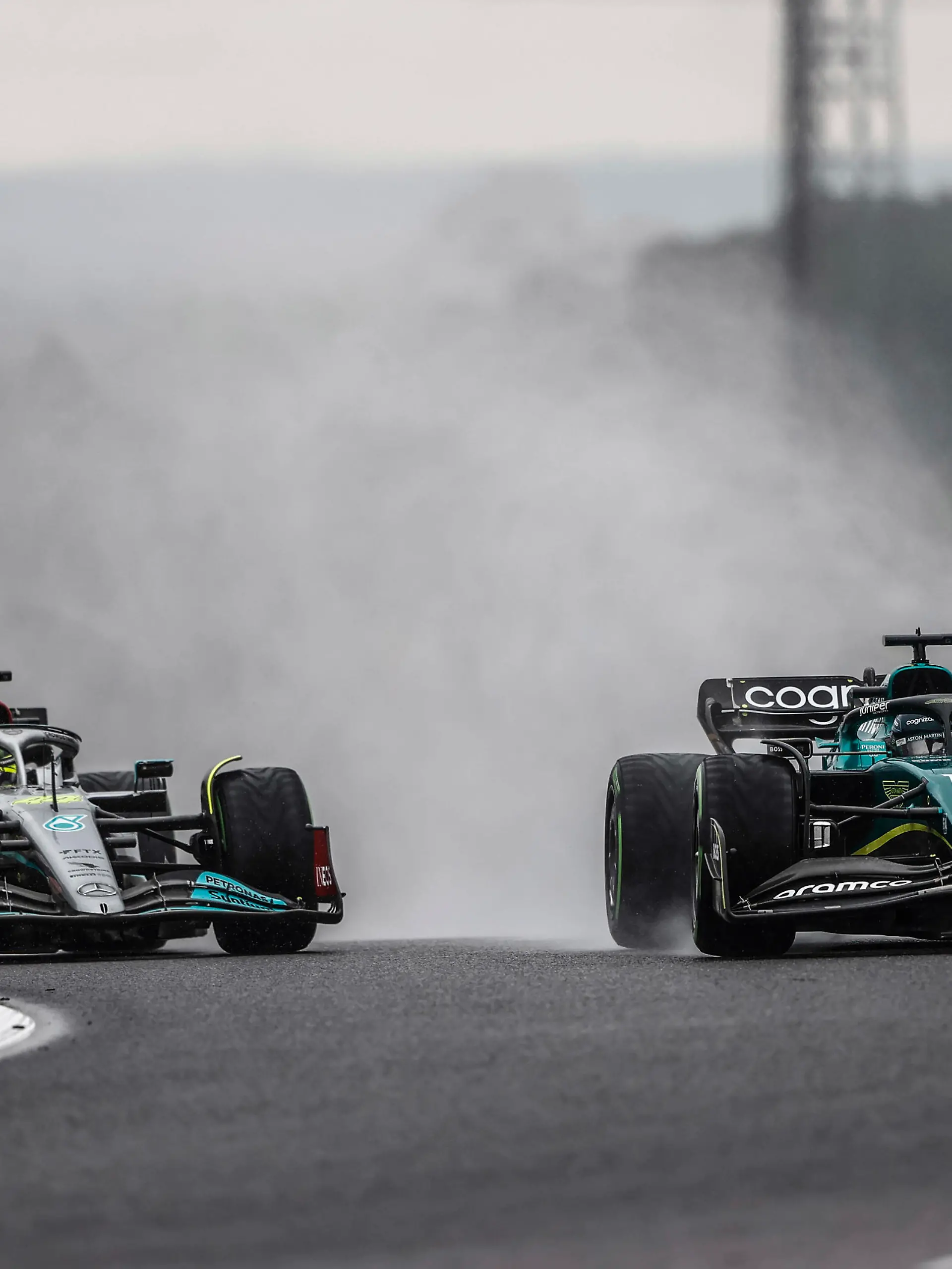 Formula 1 2022: Japanese GP SUZUKA, JAPAN - OCTOBER 07: Lance Stroll, Aston Martin AMR22, leads Sir Lewis Hamilton, Mercedes W13 during the Japanese GP at Suzuka on Friday October 07, 2022 in Suzuka, Japan. Photo by Andy Hone / LAT Images Images PUBLICATIONxINxGERxSUIxAUTxHUNxONLY GP2218_224031_ONZ9621 