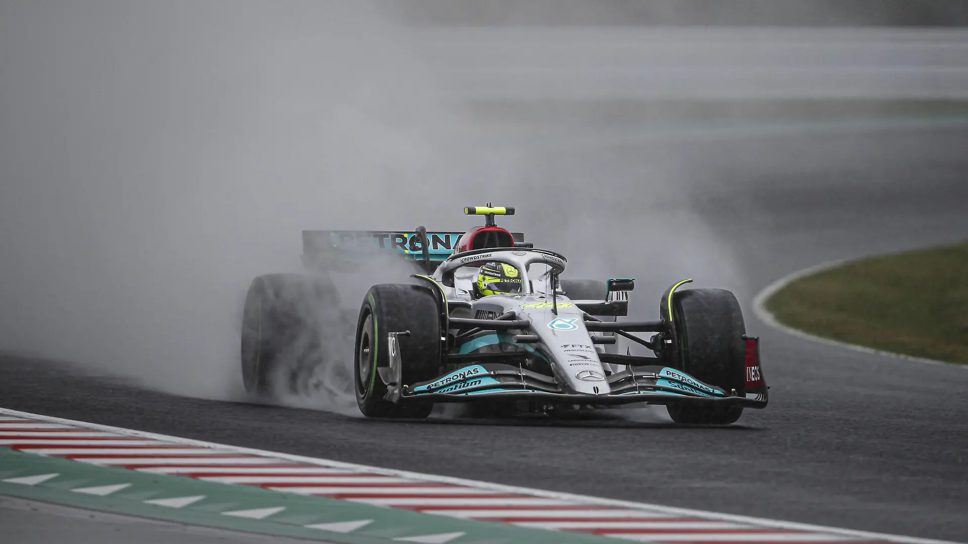 44 HAMILTON Lewis gbr, Mercedes AMG F1 Team W13, action during the Formula 1 Honda Japanese Grand Prix 2022, 18th round of the 2022 FIA Formula One World Championship, WM, Weltmeisterschaft from October 7 to 9, 2022 on the Suzuka International Racing Course, in Suzuka, Mie Prefecture, Japan - F1 - JAPANESE GRAND PRIX 2022 DPPI/Panoramic PUBLICATIONxNOTxINxFRAxITAxBEL _V2_4679