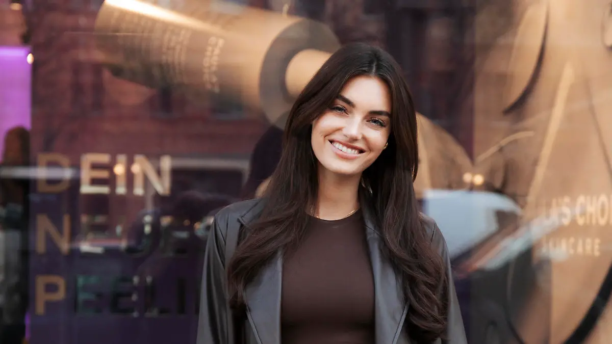 Celine Bethmann verrät im RTL-Interview beim „Paula’s Choice“-Launch Event in Berlin, was sie über die neue GNTM-Staffel denkt.
