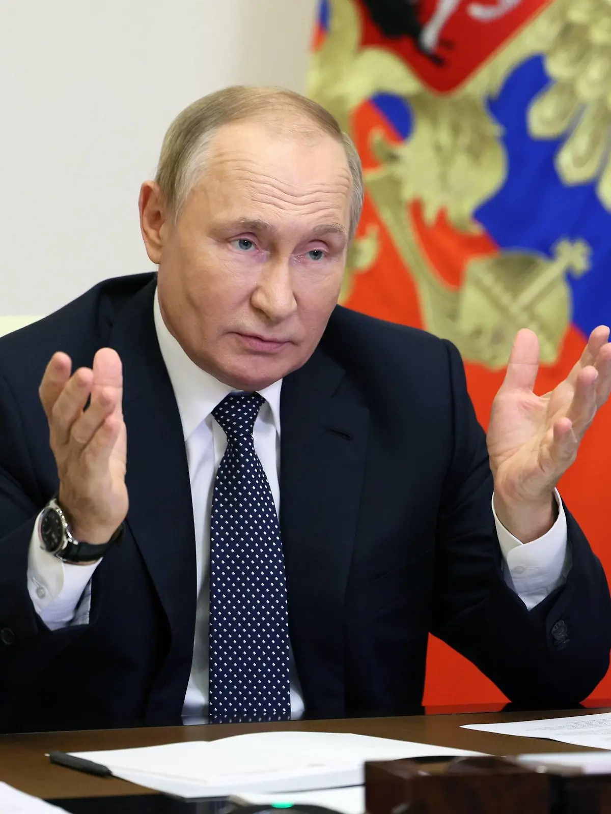 News Bilder des Tages Russland, Wladimir Putin bei Lehrer des Jahres Videokonferenz in Moskau  Russia Putin Teacher s Day 8289533 05.10.2022 Russian President Vladimir Putin chairs a meeting with the laureates and finalists of the All-Russian competition Teacher of the Year on Teacher s Day, via video conference call at the Novo-Ogaryovo state residence, outside Moscow, Russia. Gavriil Grigorov / POOL Novo-Ogaryovo Moscow region Russia PUBLICATIONxINxGERxSUIxAUTxONLY Copyright: xGavriilxGrigorovx