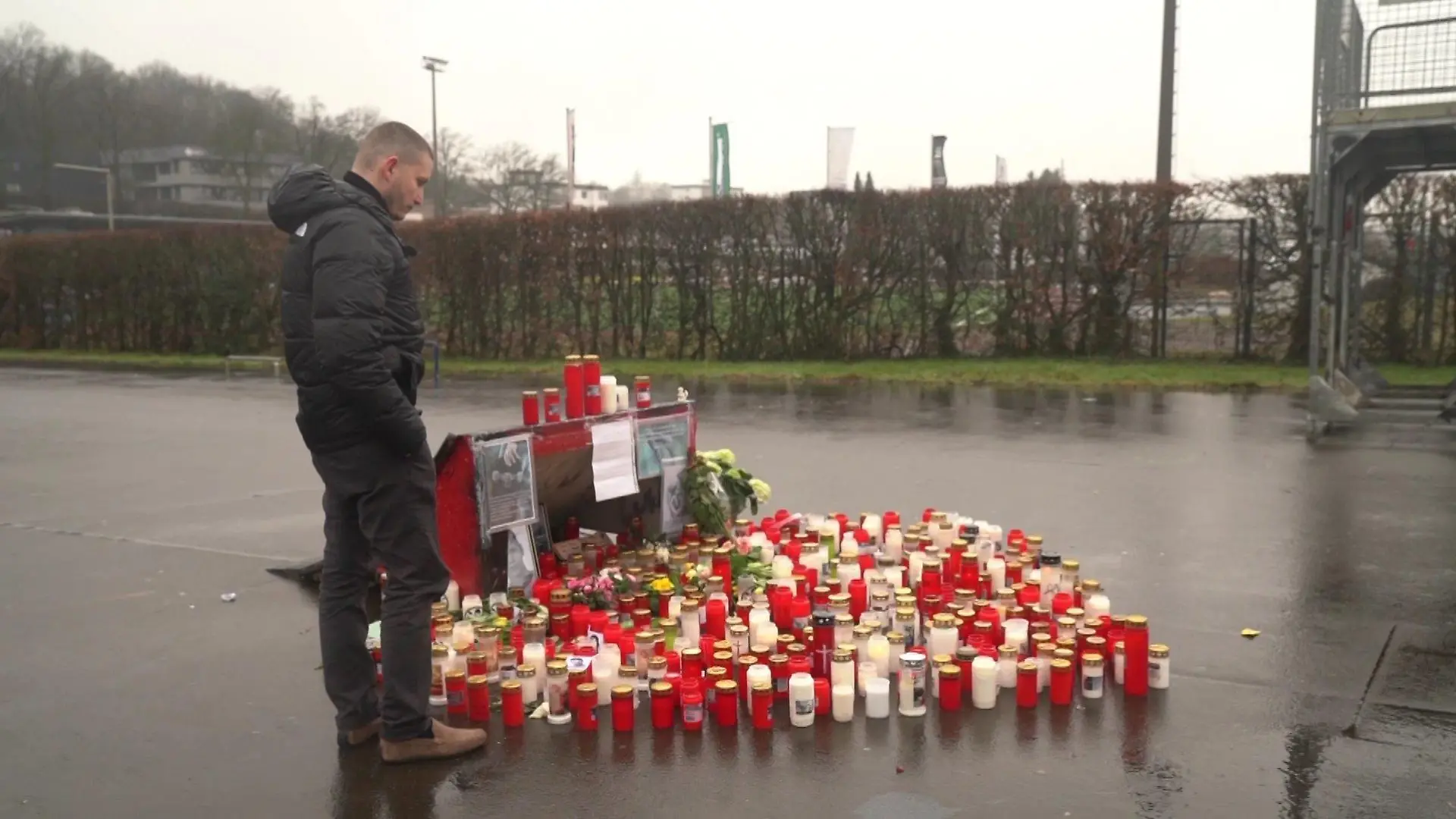 Über 500 Menschen zollen ihre Anteilnahme bei der Trauerfeier für den verstorbenen Filipp in Meinerzhagen.