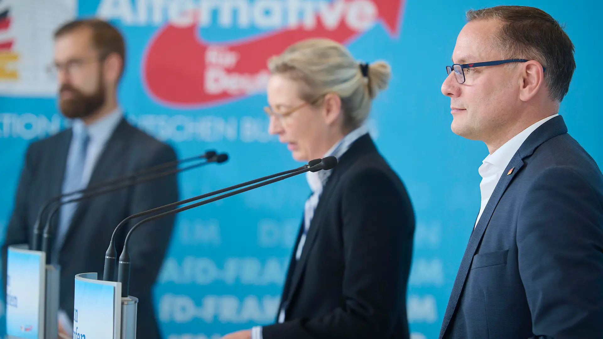  Berlin, Tino Chrupalla und Alice Weidel geben Pressekonferenz im Bundestag Tino Chrupalla Fraktionsvorsitzender der AFD-Bundestagsfraktion und Alice Weidel Co-Vorsitzende der AFD-Bundestagsfraktion während der Pressekonferenz vor der AfD Fraktionssitzung im Deutschen Bundestag am 27.09.2022 in Berlin. Berlin Bundestag Berlin Deutschland *** Berlin, Tino Chrupalla and Alice Weidel give press conference in the Bundestag Tino Chrupalla leader of the AFD parliamentary group and Alice Weidel co-chair of the AFD parliamentary group during the press conference before the AfD parliamentary group meeting in the German Bundestag on 27 09 2022 in Berlin Berlin Bundestag Berlin Germany