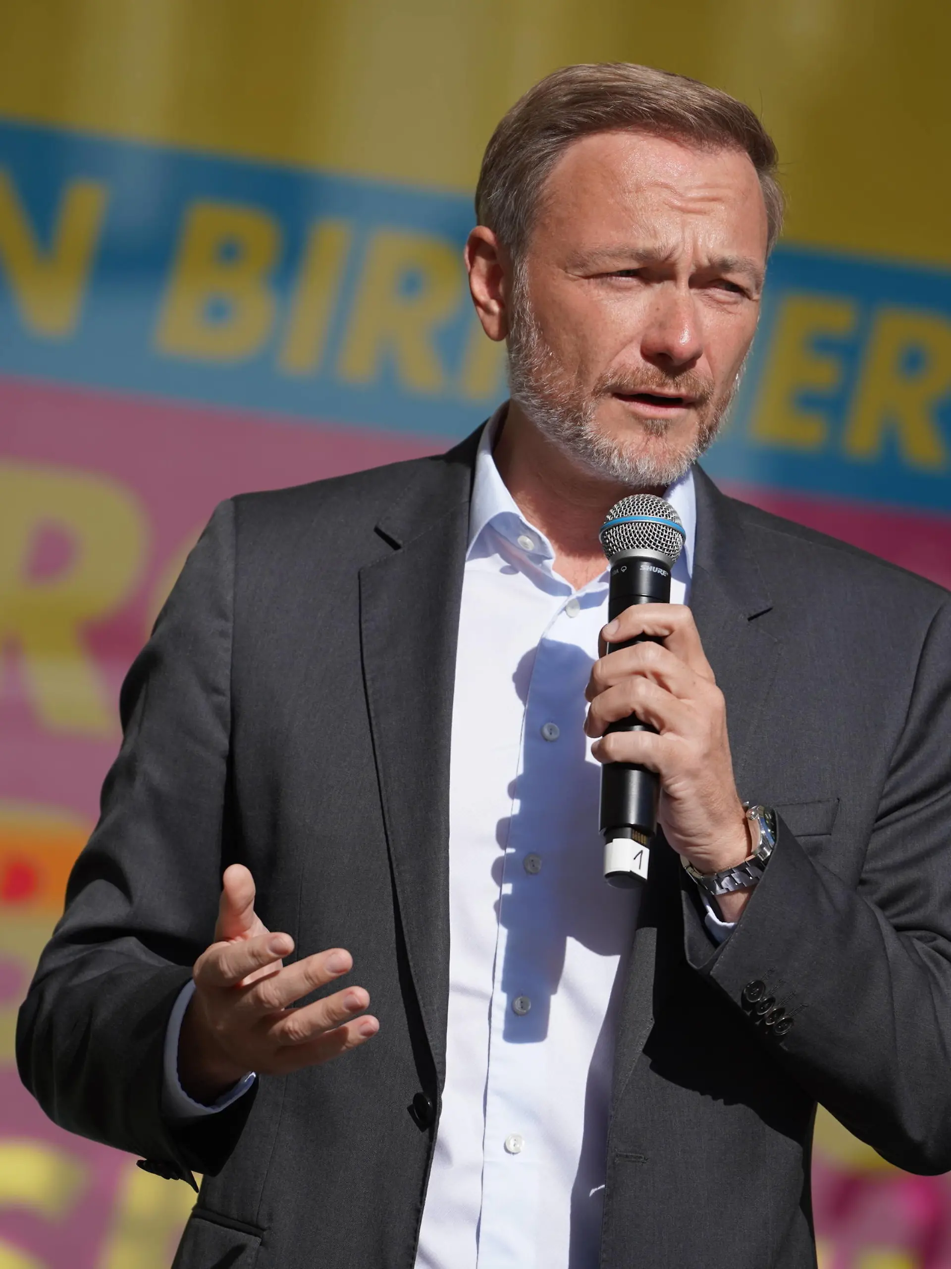 Christian Lindner gemeinsam mit dem Spitzenkandidaten der FDP in Niedersachsen Dr. Stefan Birkner in Braunschweig zu Gast. FDP-Parteichef und Bundesfinanzminister Christian Lindner ist mit dem Spitzenkandidaten der FDP Niedersachsen, Stefan Birkner, zu Gast in Braunschweig. / Braunschweig, Politik, Deutschland, Wahlsonntag, Landtagswahl, Hannover, Braunschweig, Niedersachsen, Wahl, Christian Lindner, Stefan Brinkner, Braunschweig Niedersachsen Deutschland *** Christian Lindner together with the top candidate of the FDP in Lower Saxony Dr Stefan Birkner in Braunschweig to guest FDP party leader and Federal Finance Minister Christian Lindner is with the top candidate of the FDP Lower Saxony, Stefan Birkner, to guest in Braunschweig Braunsch Copyright: xMartinxDziadekx 