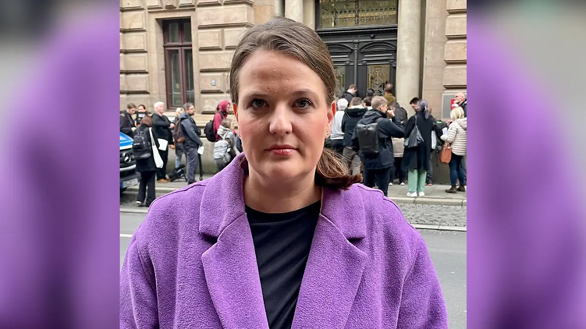 RTL-Reporterin Sarina Sprengelmeyer berichtet vom Prozessauftakt gegen Christian B.