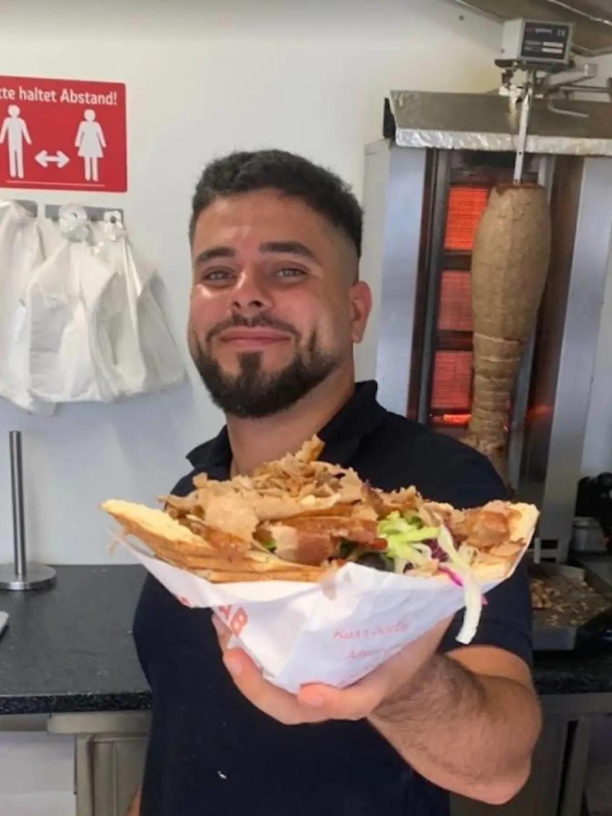 Mit seiner Döner-Wette begeistert Baran Besfky hundertausende Fans auf TikTok.