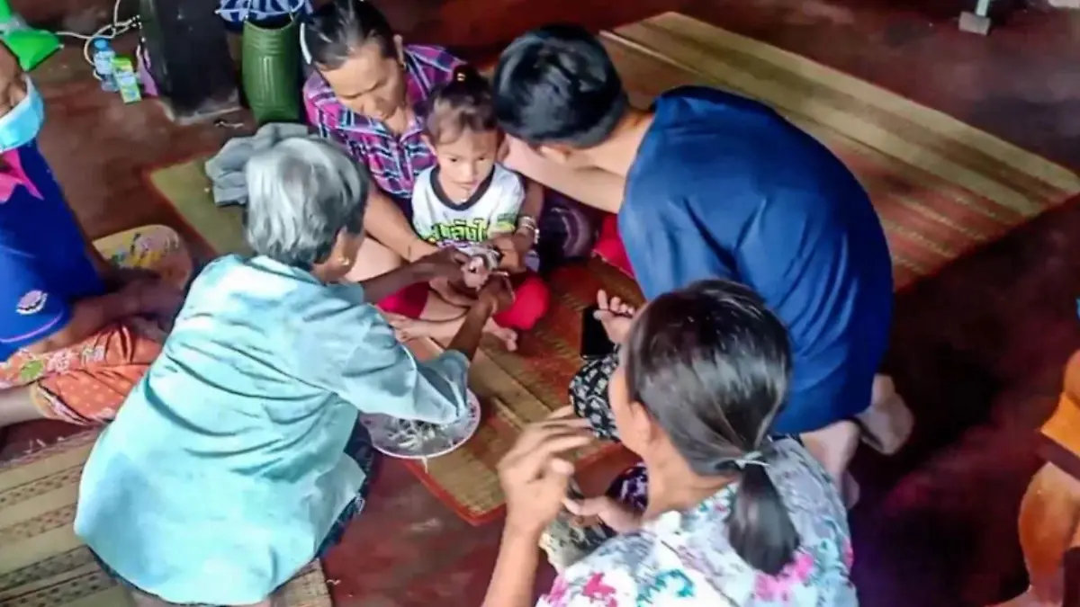 Dieses Mädchen hat den Amoklauf in Thailand überlebt.