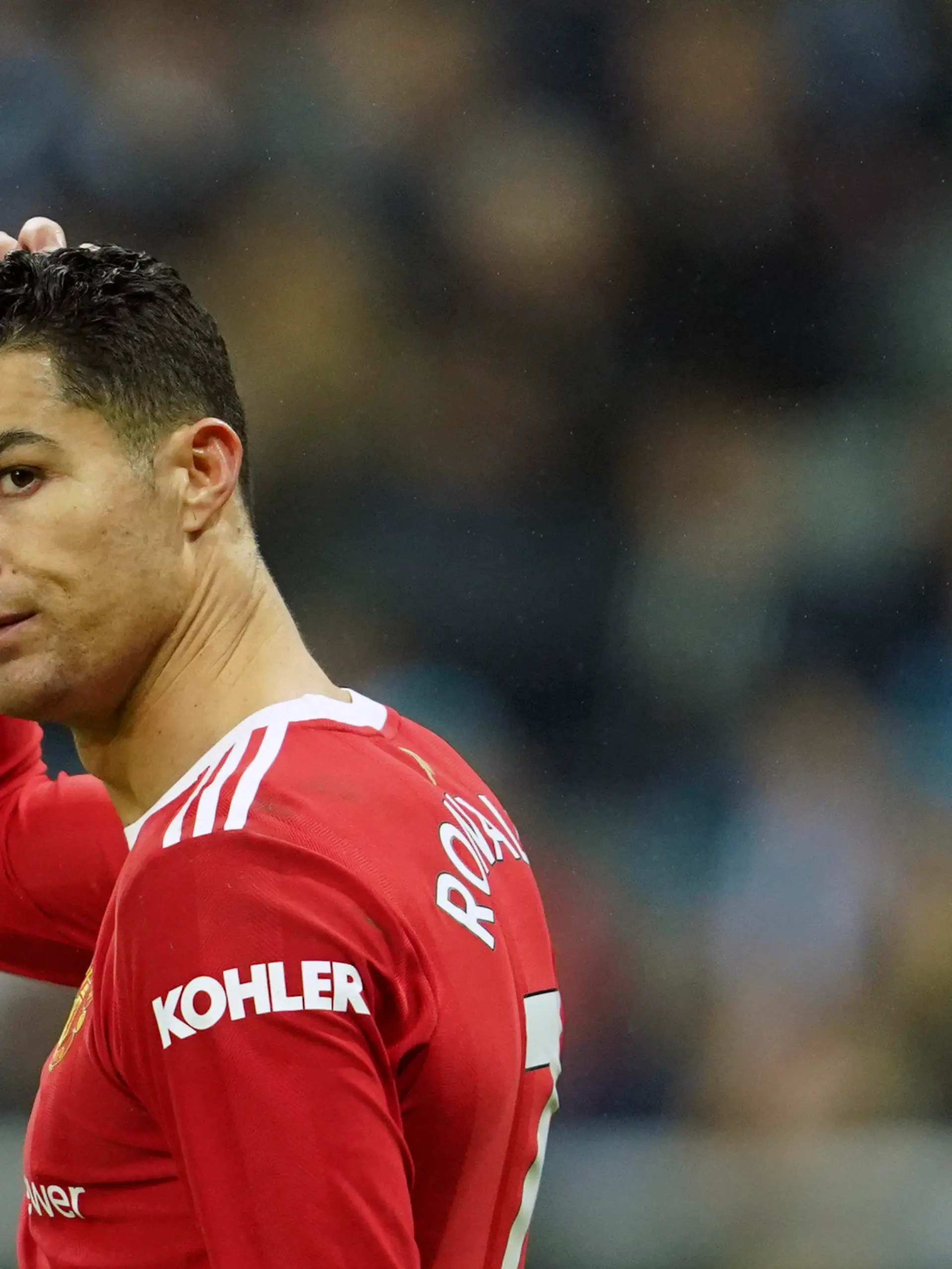 27.12.2021, Großbritannien, Newcastle: Fußball: Premier League, England, Newcastle United - Manchester United, 19. Spieltag im St. James Park Stadion. Nach weiteren Spekulationen um die Zukunft von Christiano Ronaldo hat der Fußball-Superstar den Medien bei Instagram erneut Lügen vorgeworfen. (zu dpa: Ronaldo wettert erneut gegen Presse: «Die Medien erzählen nur Lügen») (zu dpa: «Glückloser Ronaldo vergibt beste Chancen: United gewinnt auf Zypern») Foto: Jon Super/AP/dpa +++ dpa-Bildfunk +++