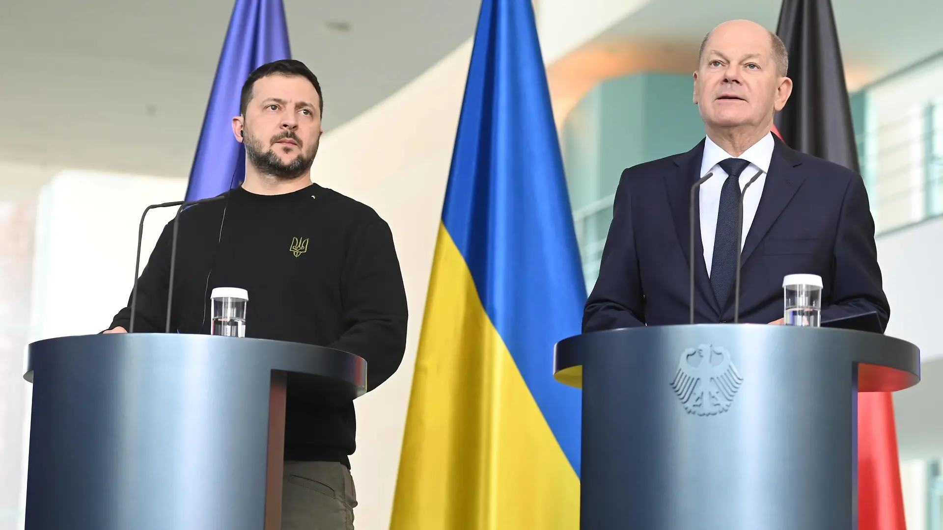 Berlin, Olaf Scholz trifft Wolodymyr Selensky Bundeskanzler Olaf Scholz SPD gibt am 16.02.2024 gemeinsam mit dem ukrainischen Präsidenten Wolodymyr Selensky eine Pressekonferenz im Bundeskanzleramt in Berlin. Berlin Bundeskanzleramt Berlin Deutschland *** Berlin, Olaf Scholz meets Volodymyr Selensky Federal Chancellor Olaf Scholz SPD gives a press conference together with Ukrainian President Volodymyr Selensky at the Federal Chancellery in Berlin Berlin Federal Chancellery Berlin Germany on 16 02 2024