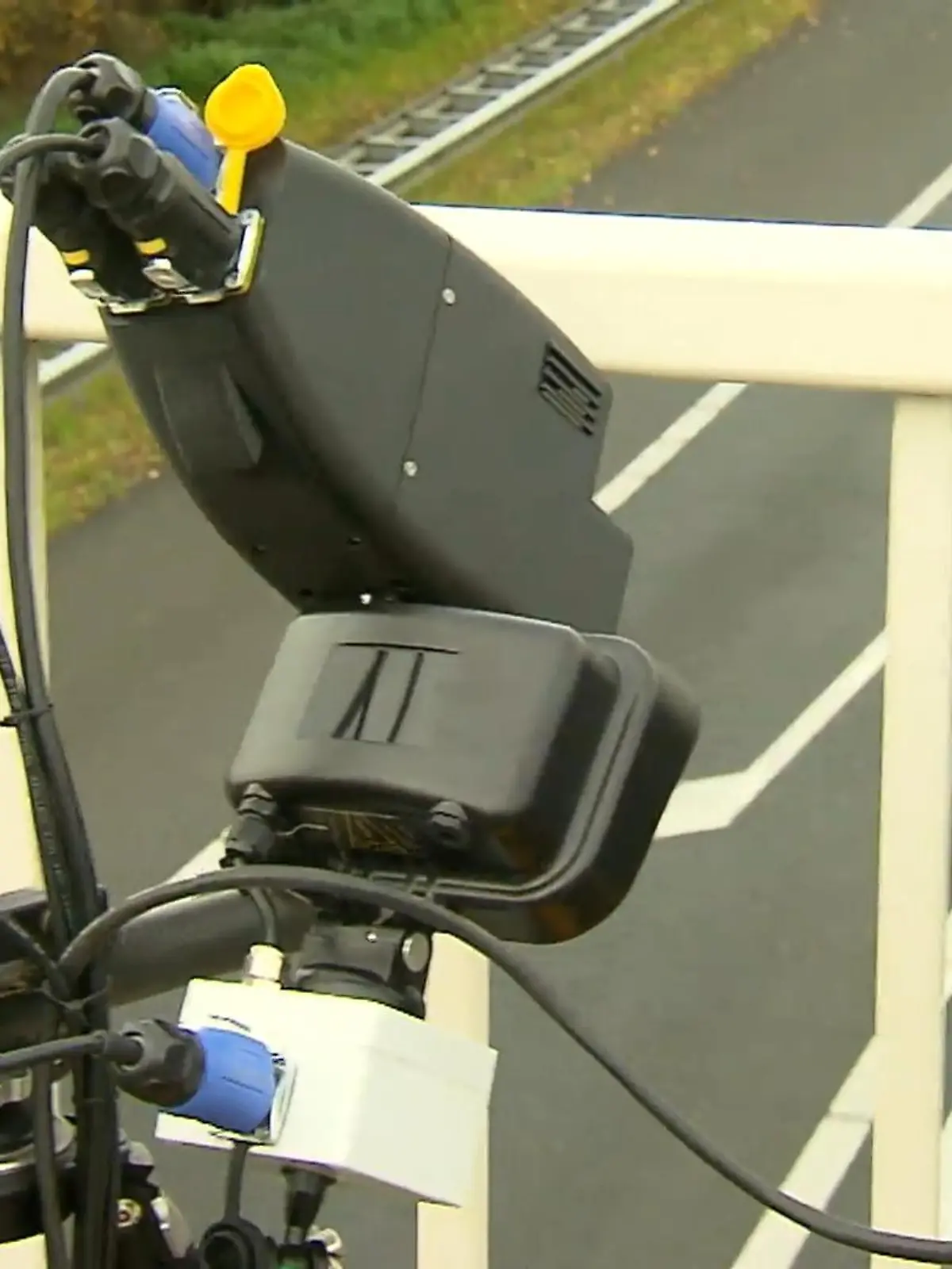 Bild zu: "Kamerasystem filmt ins Auto"