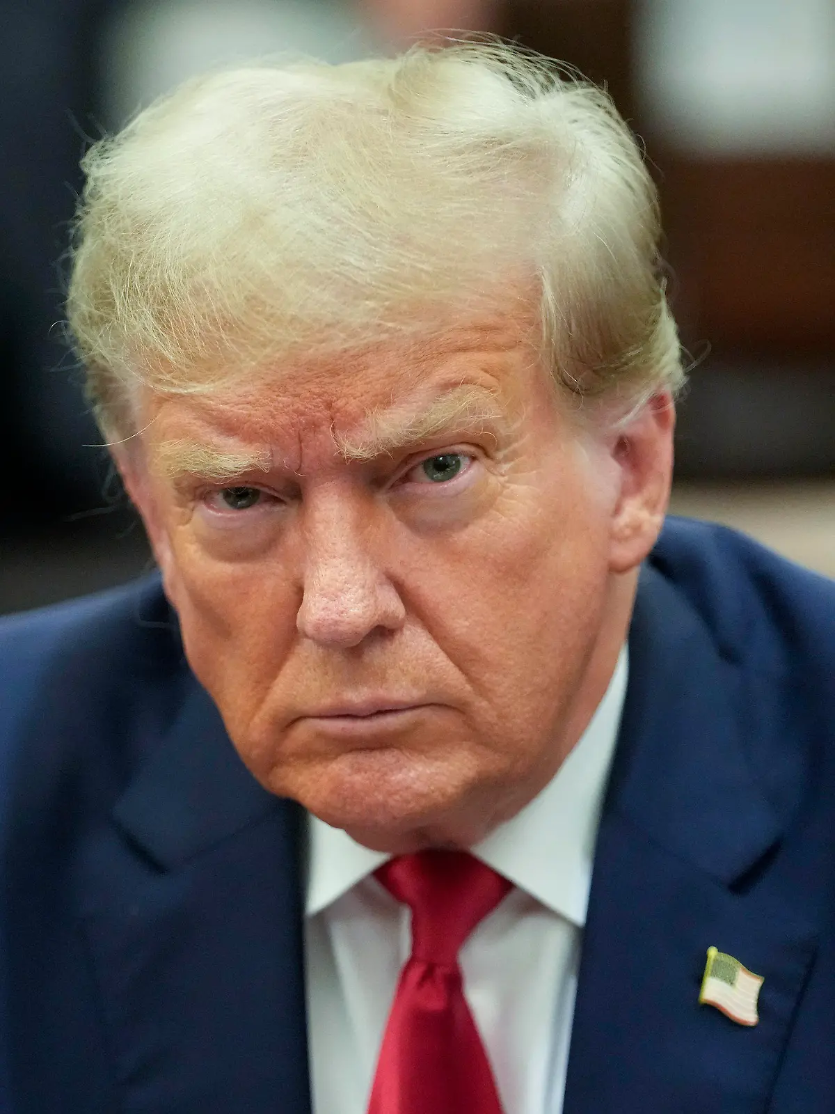 ARCHIV - 04.10.2023, USA, New York: Donald Trump, ehemaliger Präsident der USA, sitzt im Gerichtssaal vom New York Supreme Court. (zu dpa: «Betrugsprozess: Strafe von mehr als 350 Millionen US-Dollar für Trump») Foto: Mary Altaffer/POOL AP/dpa +++ dpa-Bildfunk +++