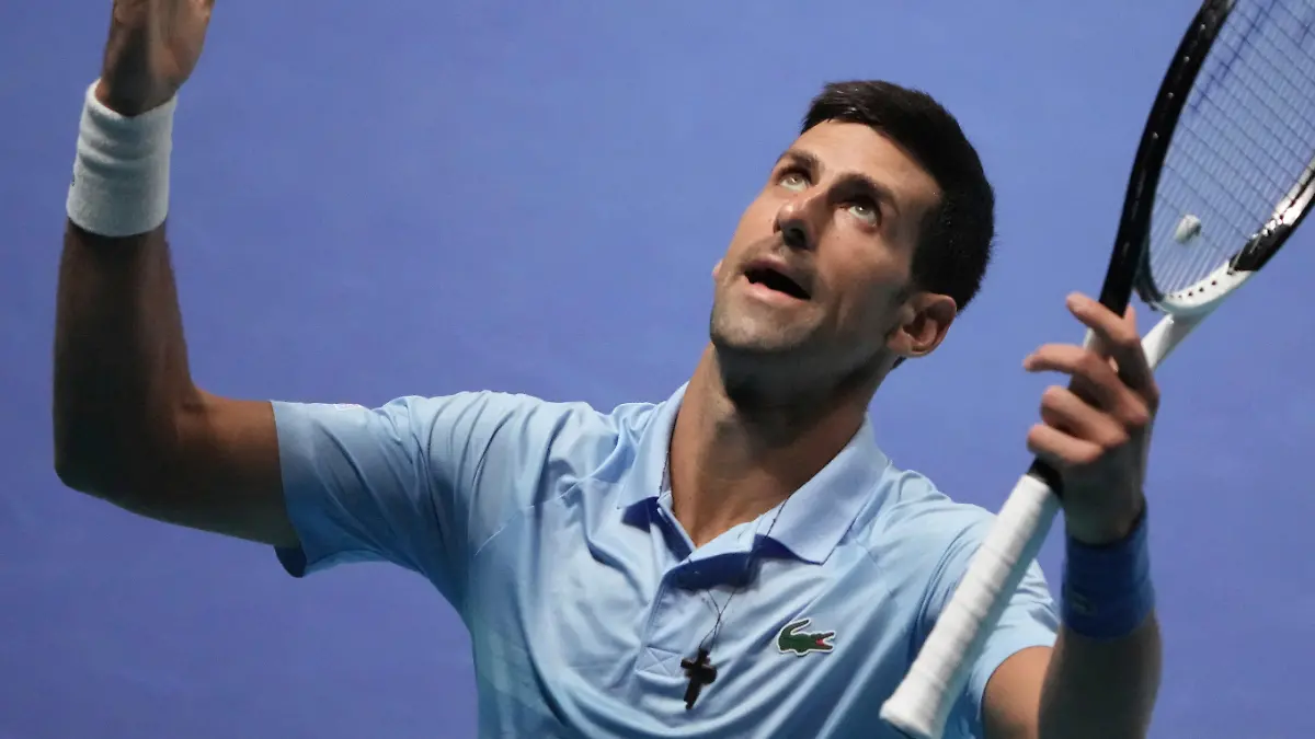 02.10.2022, Israel, Tel Aviv: Tennis: ATP-Tour, Einzel, Herren, Finale, Djokovic (Serbien) - Cilic (Kroatien): Novak Djokovic aus Serbien reagiert während des Spiels. Foto: Ariel Schalit/AP/dpa +++ dpa-Bildfunk +++