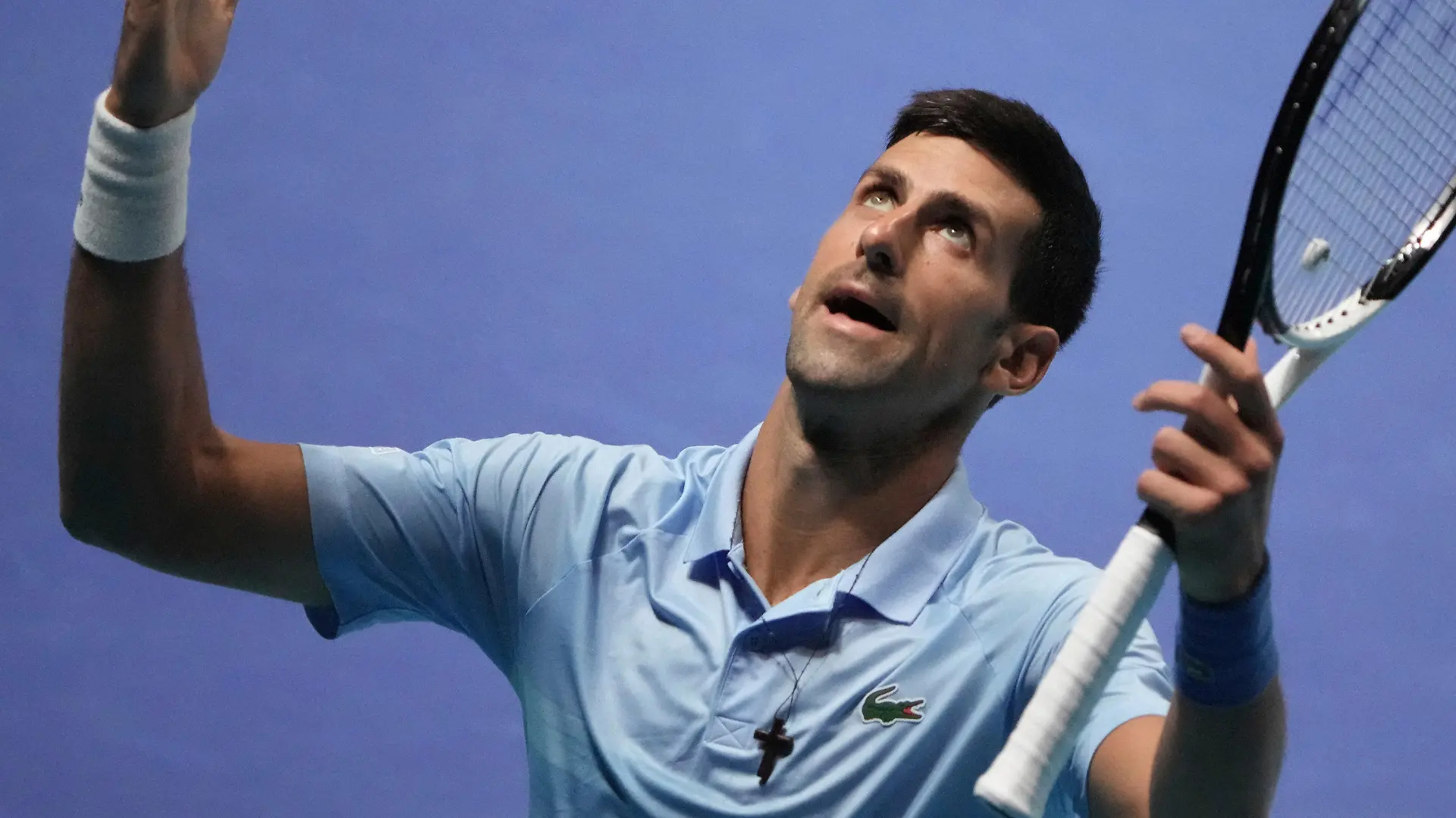02.10.2022, Israel, Tel Aviv: Tennis: ATP-Tour, Einzel, Herren, Finale, Djokovic (Serbien) - Cilic (Kroatien): Novak Djokovic aus Serbien reagiert während des Spiels. Foto: Ariel Schalit/AP/dpa +++ dpa-Bildfunk +++