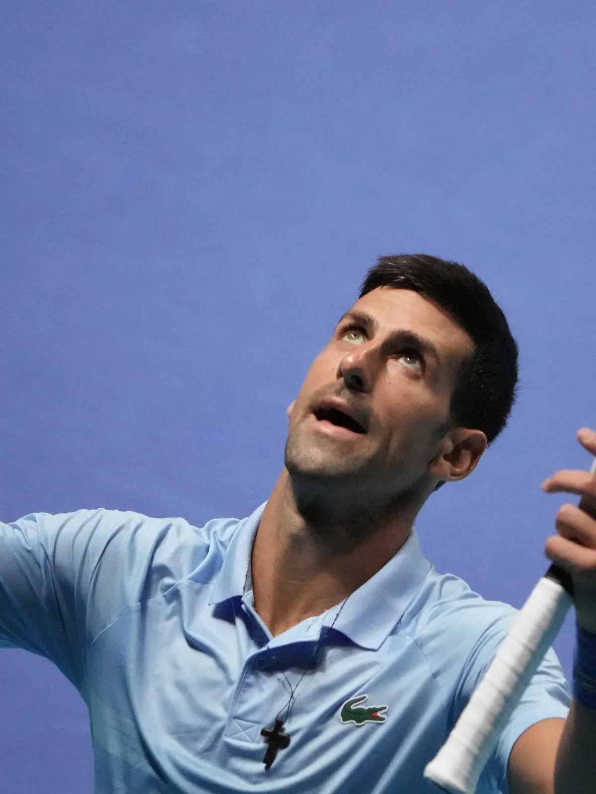 02.10.2022, Israel, Tel Aviv: Tennis: ATP-Tour, Einzel, Herren, Finale, Djokovic (Serbien) - Cilic (Kroatien): Novak Djokovic aus Serbien reagiert während des Spiels. Foto: Ariel Schalit/AP/dpa +++ dpa-Bildfunk +++
