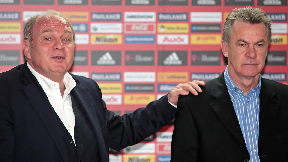 Ottmar Hitzfeld, right, head coach of the German soccer club FC Bayern Munich, listens to club manager Uli Hoeness, left, during a press conference at the clubs training ground in Munich, southern Germany, Monday, Jan. 7, 2008. Hitzfeld will leave the club at the end of this season. (AP Photo/Uwe Lein)