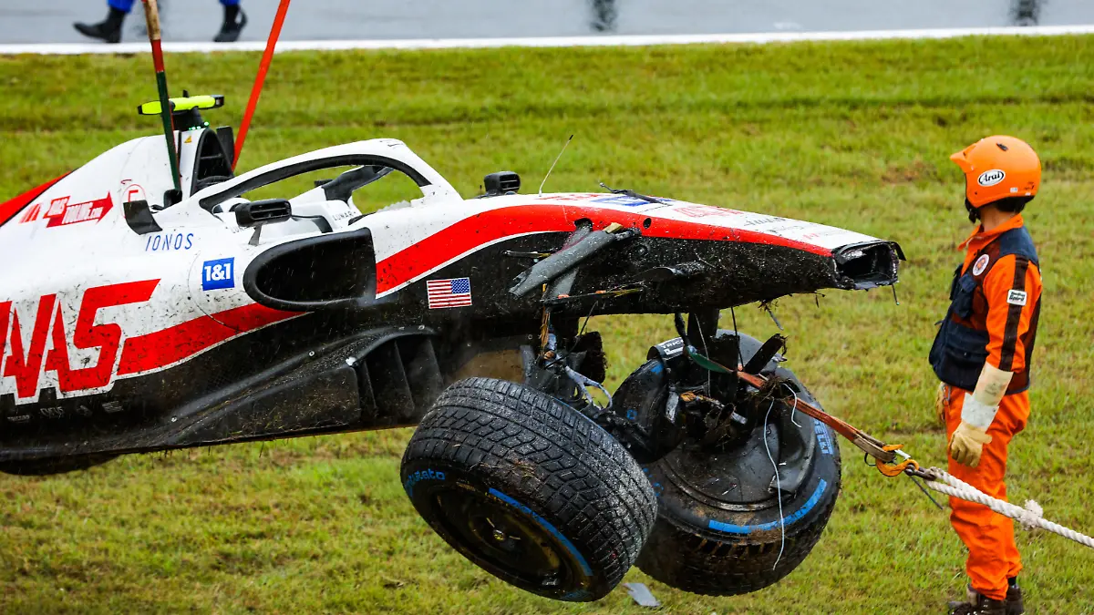  wheel tethers 47 SCHUMACHER Mick ger, Haas F1 Team VF-22 Ferrari, action crash, accident, during the Formula 1 Honda Japanese Grand Prix 2022, 18th round of the 2022 FIA Formula One World Championship, WM, Weltmeisterschaft from October 7 to 9, 2022 on the Suzuka International Racing Course, in Suzuka, Mie Prefecture, Japan - F1 - JAPANESE GRAND PRIX 2022 DPPI/Panoramic PUBLICATIONxNOTxINxFRAxITAxBEL 00122041_AV6_7678