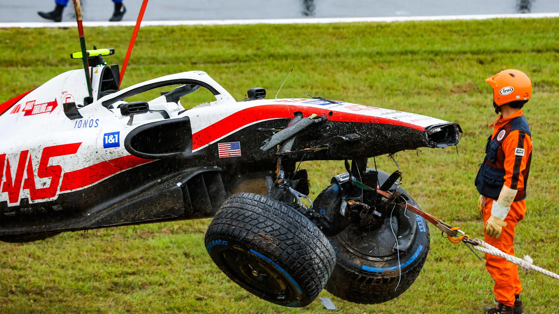 wheel tethers 47 SCHUMACHER Mick ger, Haas F1 Team VF-22 Ferrari, action crash, accident, during the Formula 1 Honda Japanese Grand Prix 2022, 18th round of the 2022 FIA Formula One World Championship, WM, Weltmeisterschaft from October 7 to 9, 2022 on the Suzuka International Racing Course, in Suzuka, Mie Prefecture, Japan - F1 - JAPANESE GRAND PRIX 2022 DPPI/Panoramic PUBLICATIONxNOTxINxFRAxITAxBEL 00122041_AV6_7678