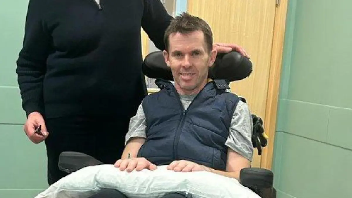 Graham Lee meldet sich nach seinem Horror-Sturz aus dem Krankenhaus.