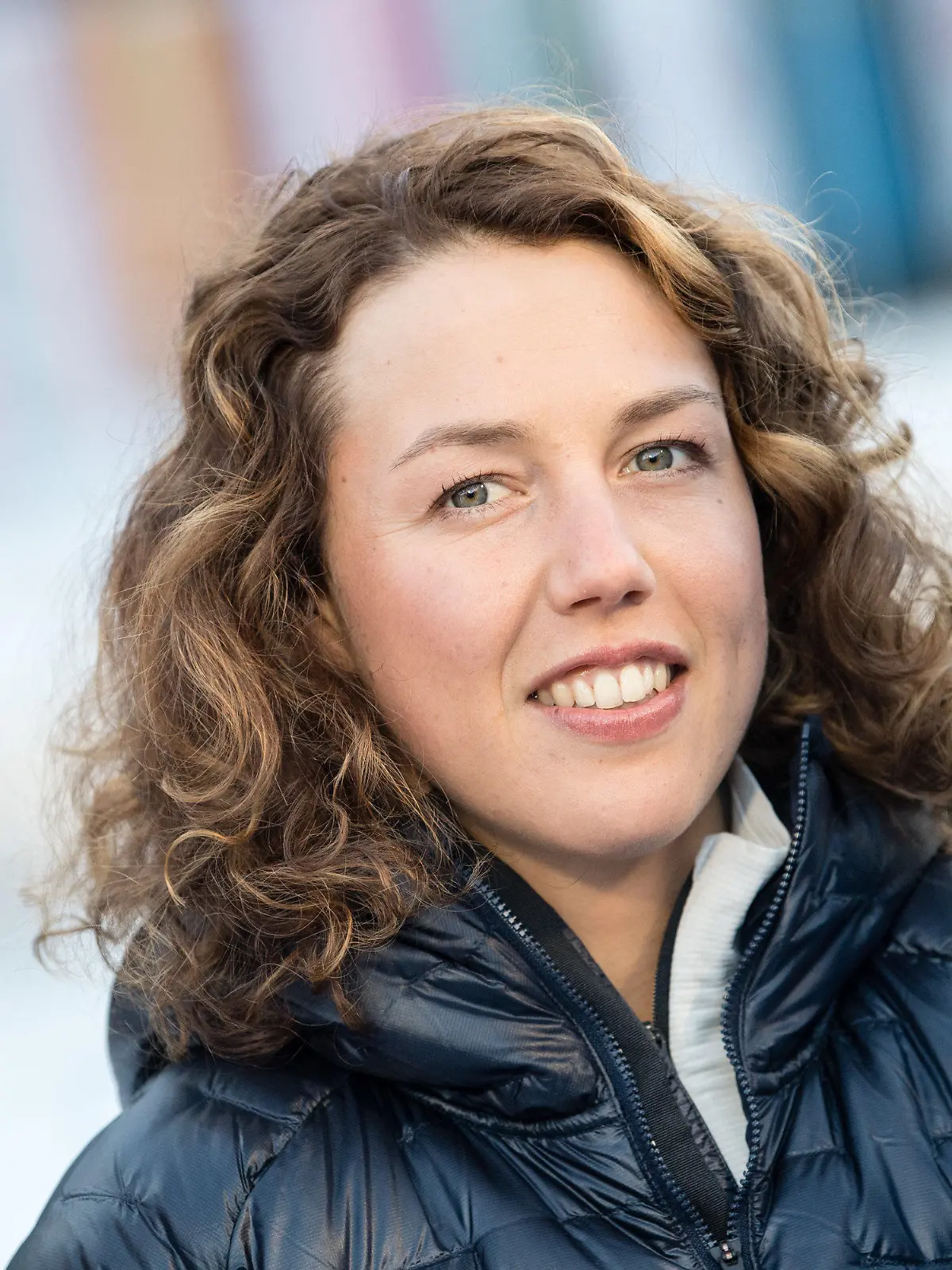 ARCHIV - 15.01.2020, Bayern, Ruhpolding: Biathlon: Weltcup, Sprint 7,5 km, Damen in der Chiemgau Arena. Die ehemalige deutsche Biathletin Laura Dahlmeier steht vor dem Rennen für ein TV-Interview vor der Kamera. Dahlmeier traut den Deutschen bei der WM viel zu. (zu dpa: «Biathlon-WM: Peiffer und Dahlmeier glauben an deutsche Biathleten») Foto: Matthias Balk/dpa +++ dpa-Bildfunk +++