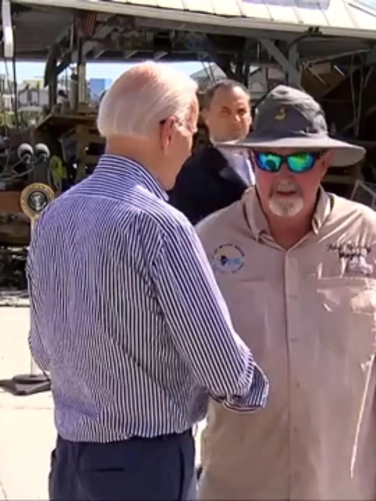 Man kann sich diese Zerstörungen kaum vorstellen: Es werde Jahre dauern, bis alle Schäden beseitigt sind. Das sagte US-Präsident Biden heute Nacht bei einem Besuch des Hurrikan-Gebiets in Florida. Er versprach den Opfern lang andauernde Hilfe.