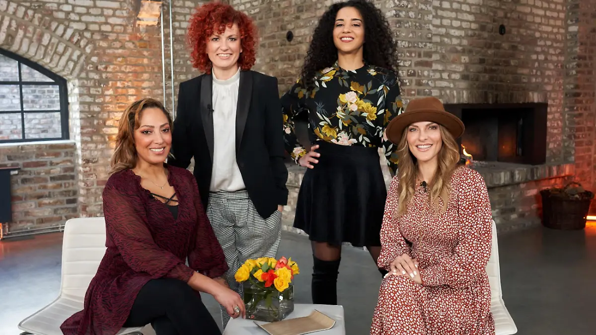 Köln, 12.02.2021, "No Angels" feiern Wiedersehen bei RTL - Wie es zum Wiedersehen der Girlgroup um Lucy Diakovska (2.v.l.), Jessica Wahls (l.), Sandy Mölling (r.) und Nadja Benaissa (2.v.r.) kam, was ihnen der Song "Daylight in Your Eyes" bedeutet und welche Pläne sie 2021 verfolgen, verrät das Quartett Moderatorin Frauke Ludowig im ersten gemeinsamen TV-Auftritt nach über 10 Jahren
+++ Die Verwendung des sendungsbezogenen Materials ist nur mit dem Hinweis und Verlinkung auf TVNOW gestattet. +++