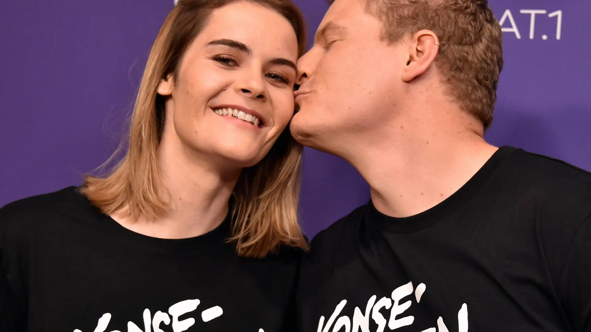 Comedian Hazel Brugger und ihr Mann Thomas Spitzer kommen zur Verleihung des Deutschen Comedypreises 2021 *** Comedian Hazel Brugger and her husband Thomas Spitzer arrive at the 2021 German Comedy Awards ceremony 