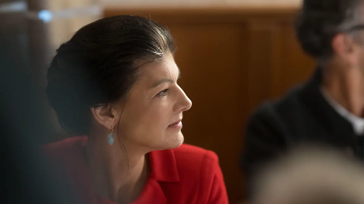 14.02.2024, Bayern, Passau: Parteivorsitzende Sahra Wagenknecht nimmt am Politischen Aschermittwoch an der Veranstaltung der Partei Bündnis Sahra Wagenknecht teil. Foto: Lukas Barth/dpa +++ dpa-Bildfunk +++