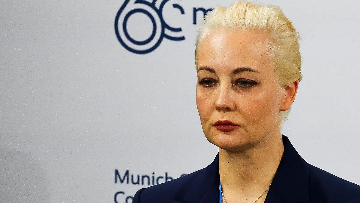 16.02.2024, München: Julia Nawalnaja, Ehefrau von Alexej Nawalny, reagiert während ihrer Rede auf der Sicherheitskonferenz. Angesichts der Berichte über den Tod von Kremlgegner Nawalny hat seine Frau Julia Nawalnaja zum Kampf gegen den russischen Machtapparat von Präsident Putin aufgerufen. Foto: Kai Pfaffenbach/Pool Reuters/dpa +++ dpa-Bildfunk +++