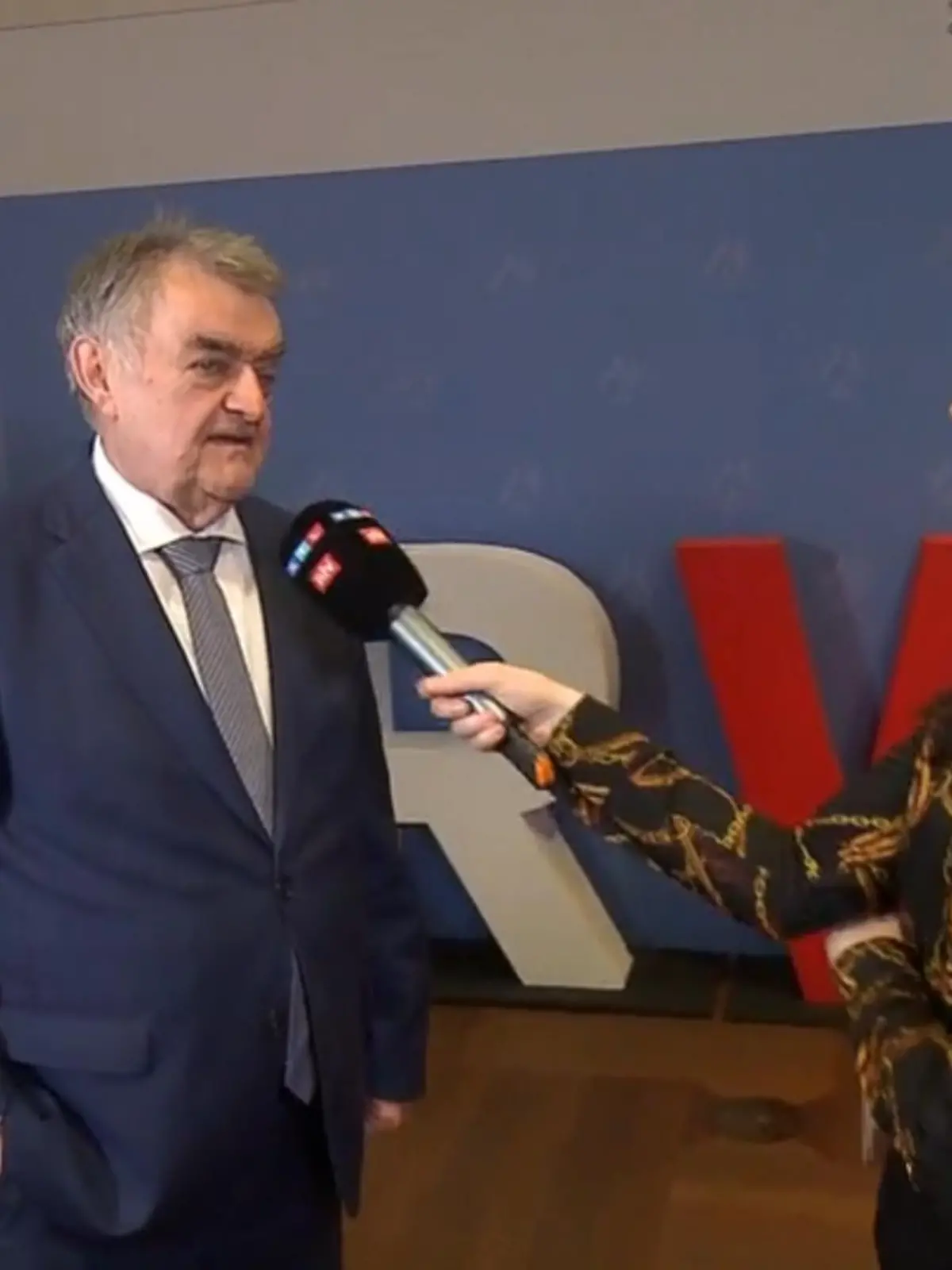 Über Gewalt von Kindern und Jugendlichen hat RTL-WEST Reporterin Vanessa Brodka mit dem NRW-Innenminister Herbert Reul gesprochen.