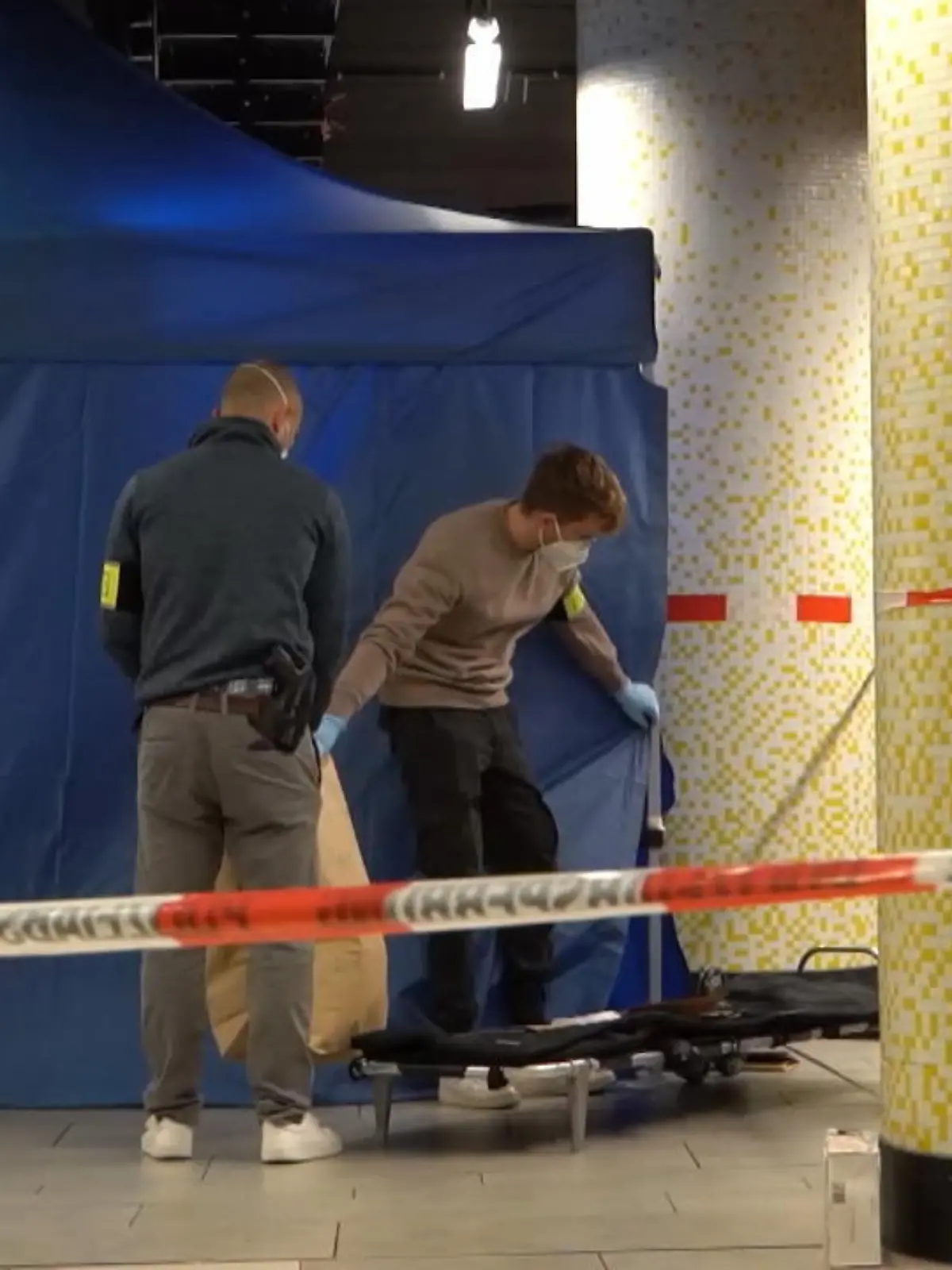An der S-Bahn-Station Hauptwache in Frankfurt hat ein Bahnmitarbeiter eine männliche Leiche gefunden. Woran der Mann gestorben ist, ist noch unklar. Die Polizei ermittelt.