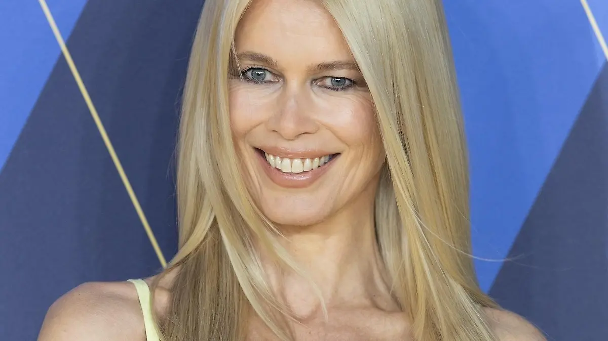 BGUK_2825204 - London, UNITED KINGDOM - Claudia Schiffer attends the World Premiere of "Argylle" at the Odeon Luxe Leicester Square in London, England.
Pictured: Claudia Schiffer
BACKGRID UK 24 JANUARY 2024 

 