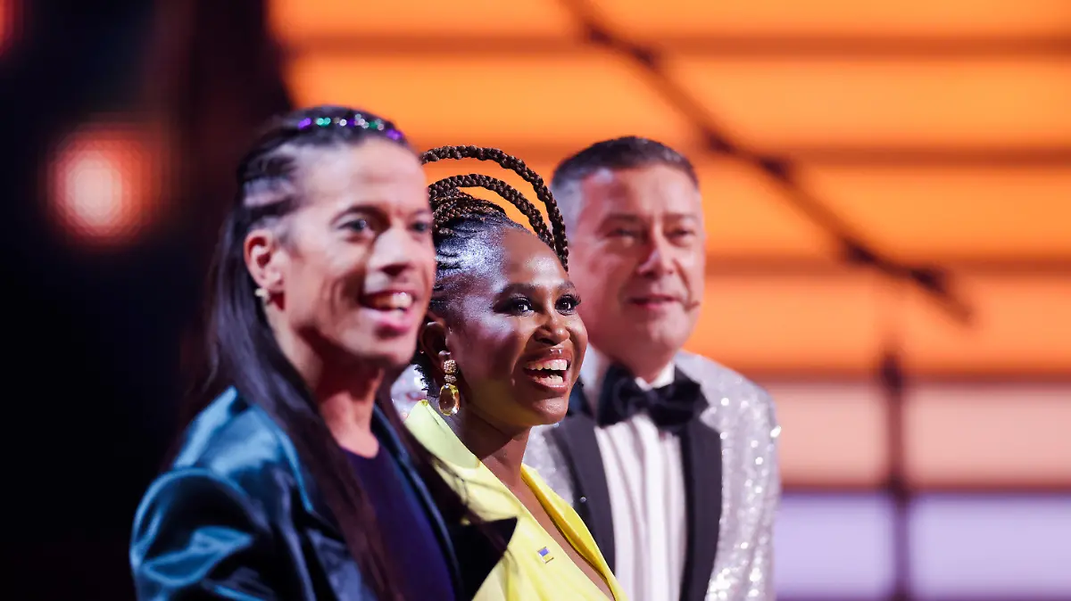 ARCHIV - 20.05.2022, Nordrhein-Westfalen, Köln: Jorge Gonzalez (l-r), Motsi Mabuse und Joachim Llambi, Jurymitglieder, sitzen in der RTL-Tanzshow «Let's Dance» im Coloneum. (zu dpa: «RTL und «Let's Dance»-Jury verlängern Vertrag») Foto: Rolf Vennenbernd/dpa +++ dpa-Bildfunk +++