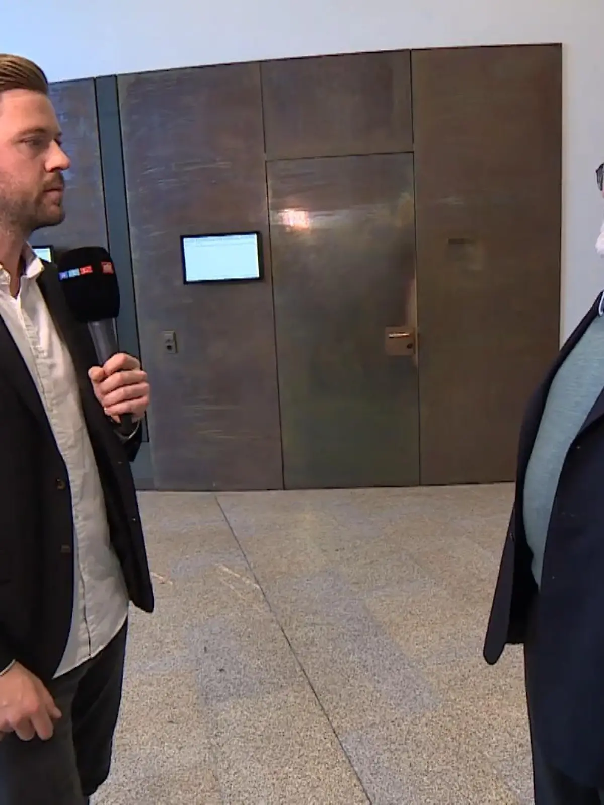 Zu den neuen Corona-Entwicklungen und der Frage „Impfen ja oder nein“ hat RTL WEST Reporter Christian Benz heute mit Thomas Mertens von der Ständigen Impfkommission, kurz Stiko, gesprochen.