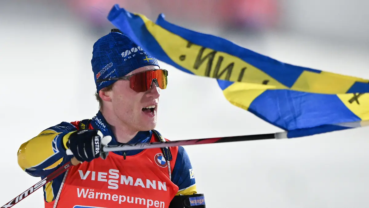 17.02.2024, Tschechien, Nove Mesto Na Morave: Biathlon, Weltmeisterschaft, Staffel 4 x 7,5 km, Herren. Sebastian Samuelsson aus Schweden reagiert im Ziel. Foto: Hendrik Schmidt/dpa +++ dpa-Bildfunk +++