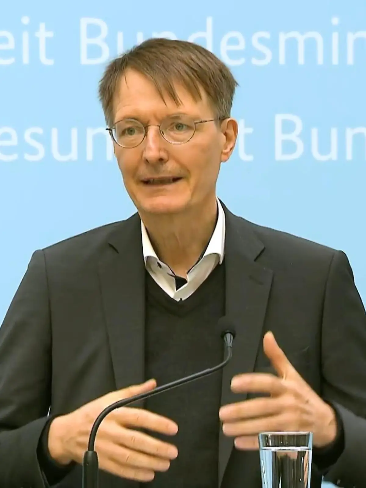 Deutscher Pflegetag in Berlin: Vor Ort erläutern Vertreter der Branche die aktuelle Situation. Auch Bundesgesundheitsminister Karl Lauterbach hat sich zur Lage geäußert.
