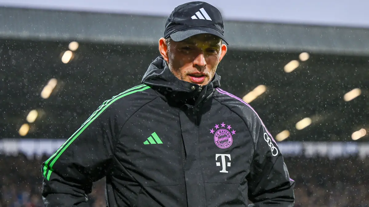 ARCHIV - 18.02.2024, Nordrhein-Westfalen, Bochum: Fußball: Bundesliga, VfL Bochum - Bayern München, 22. Spieltag, Vonovia Ruhrstadion. Münchens Cheftrainer Thomas Tuchel kommt ins Stadion. (zu "Medien: FC Bayern und Trainer Tuchel trennen sich nach Saison") Foto: David Inderlied/dpa +++ dpa-Bildfunk +++