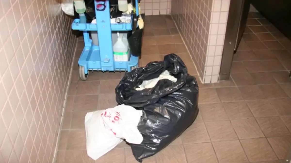 Baby Skylar in Fughafentoilette gefunden