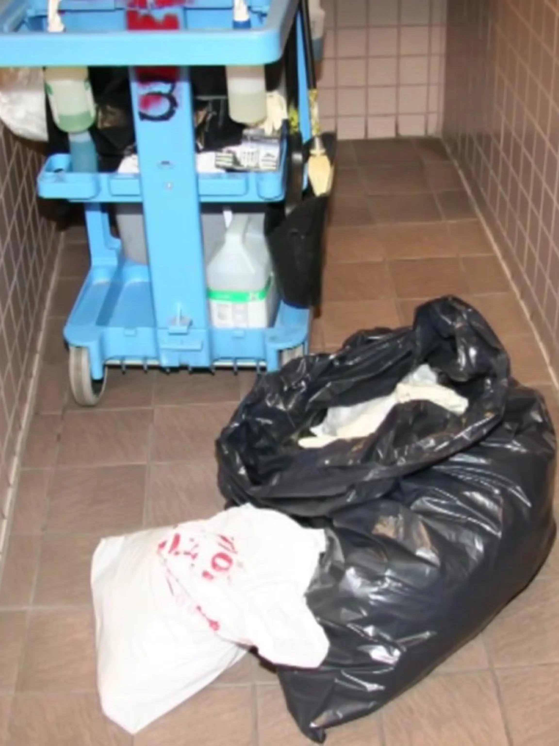 Baby Skylar in Fughafentoilette gefunden