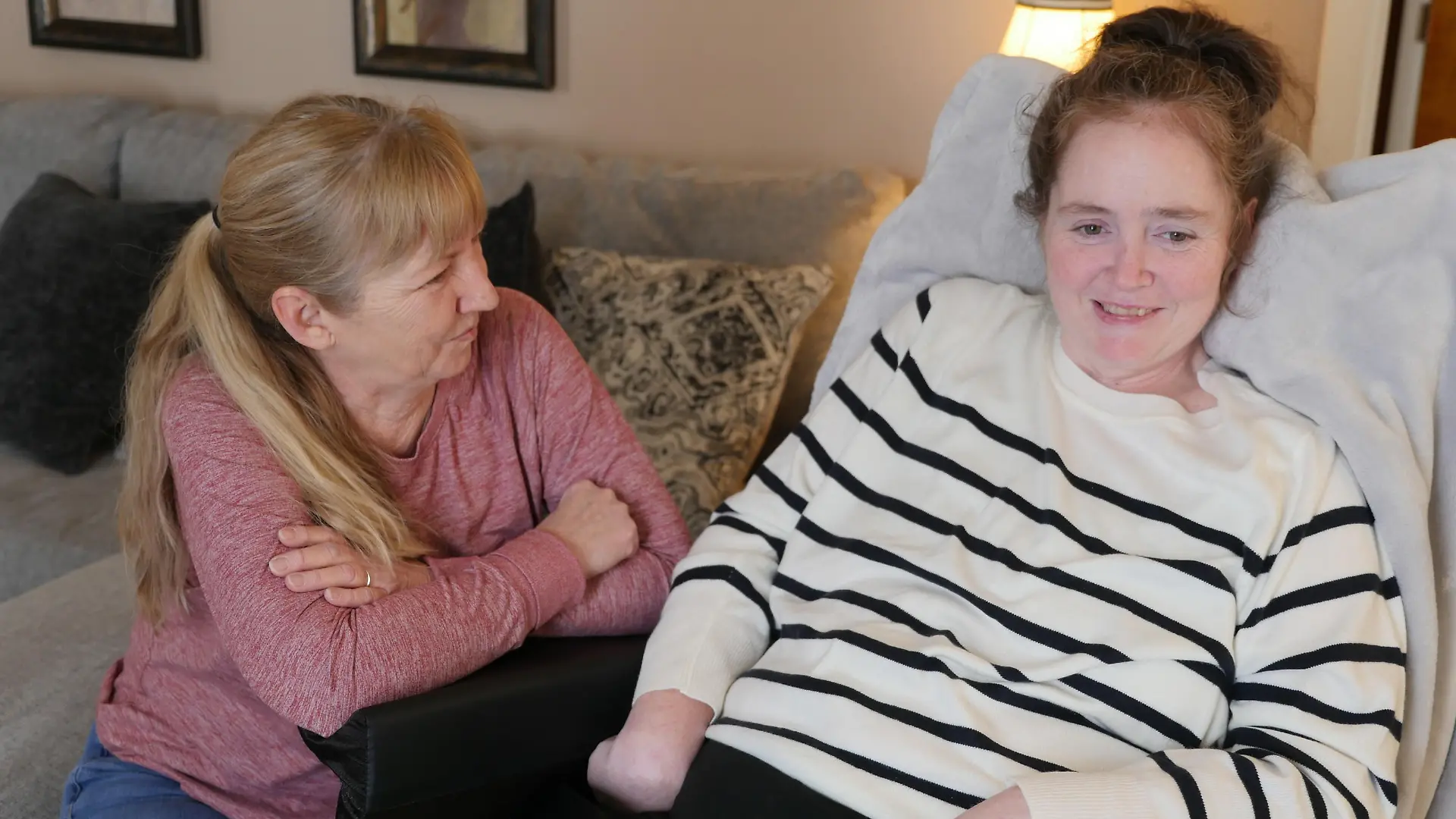 Jennifer Flewellen mit ihrer Mutter
