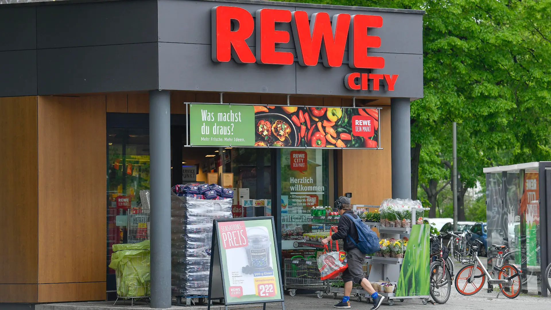 Rewe Markt, Yorckstrasse, Kreuzberg, Berlin, Deutschland