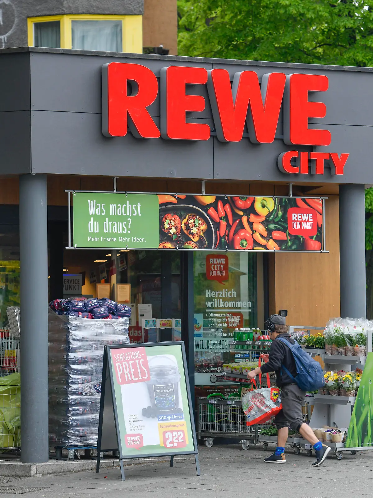 Rewe Markt, Yorckstrasse, Kreuzberg, Berlin, Deutschland