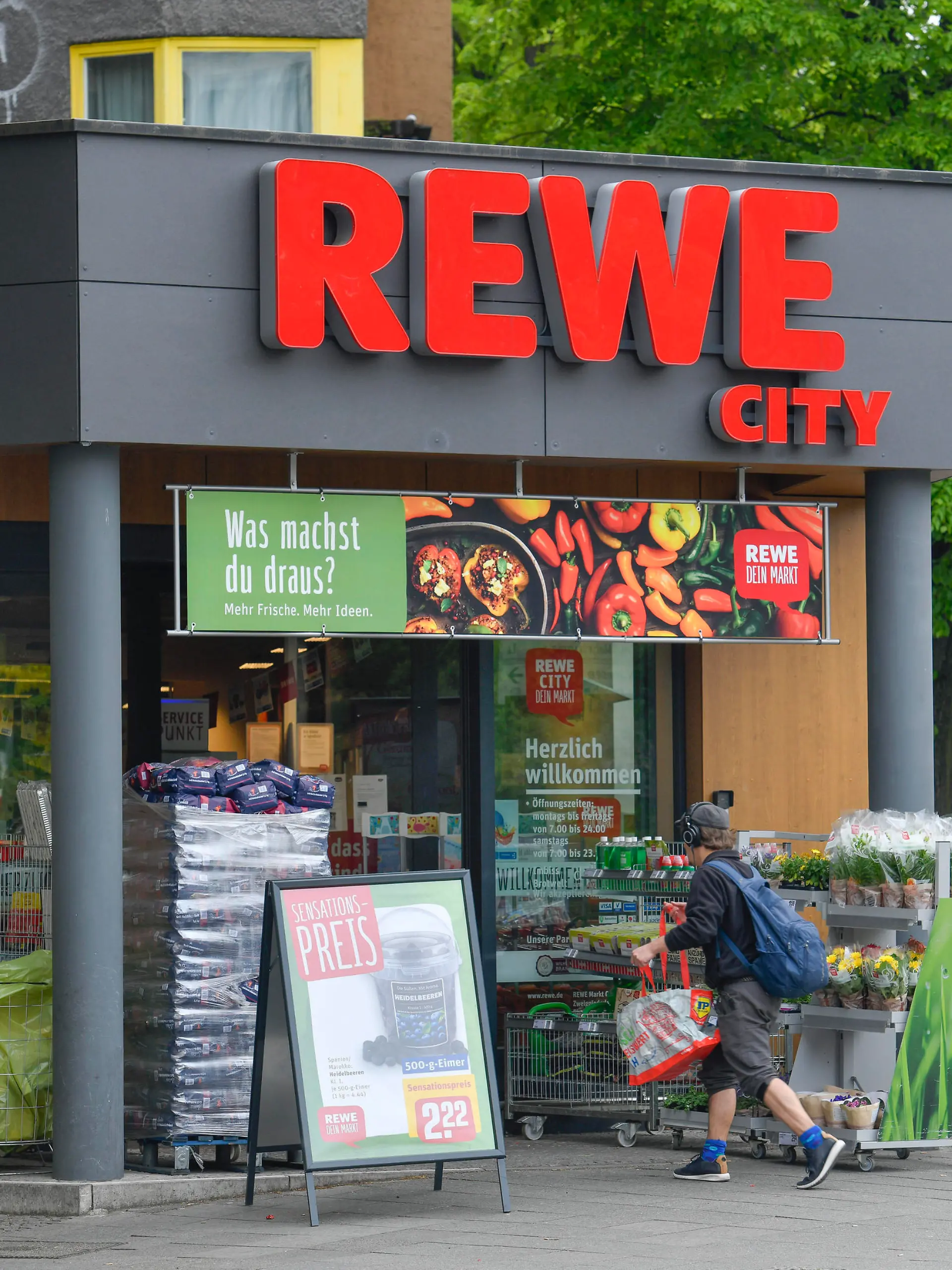 Rewe Markt, Yorckstrasse, Kreuzberg, Berlin, Deutschland