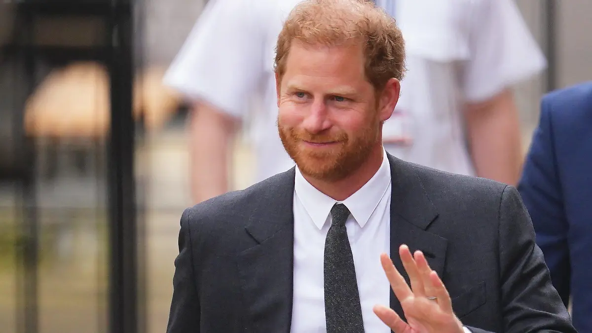 ARCHIV - 30.03.2023, Großbritannien, London: Prinz Harry, Herzog von Sussex, trifft vor einer Anhörung vor dem Royal Courts Of Justice ein. (zu dpa: «Prinz Harry wird voraussichtlich vor Gericht in London im Bespitzelungsprozess erwartet») Foto: Victoria Jones/PA Wire/dpa +++ dpa-Bildfunk +++
