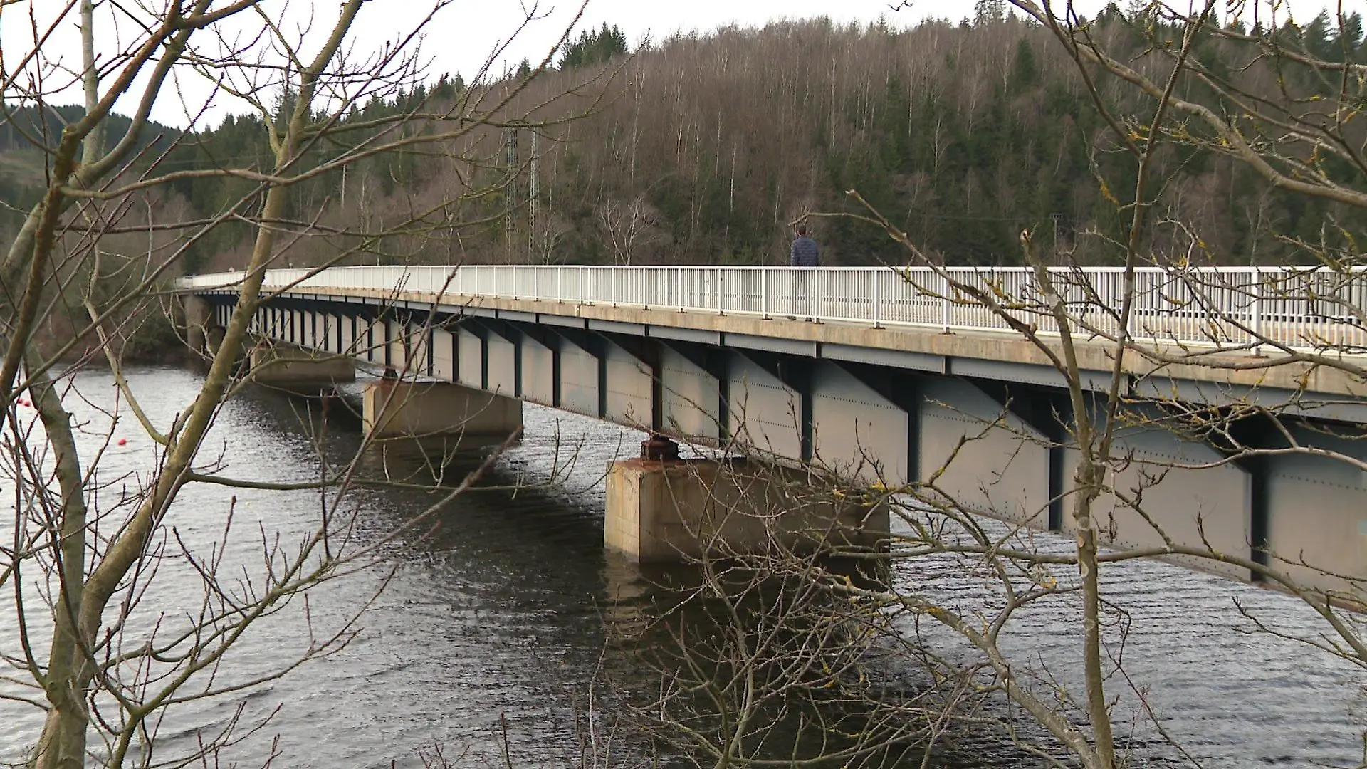 Weil diese Brücke nicht saniert wird, sind Bewohner von Schulenburg im Oberharz von der Außenwelt abgeschnitten.