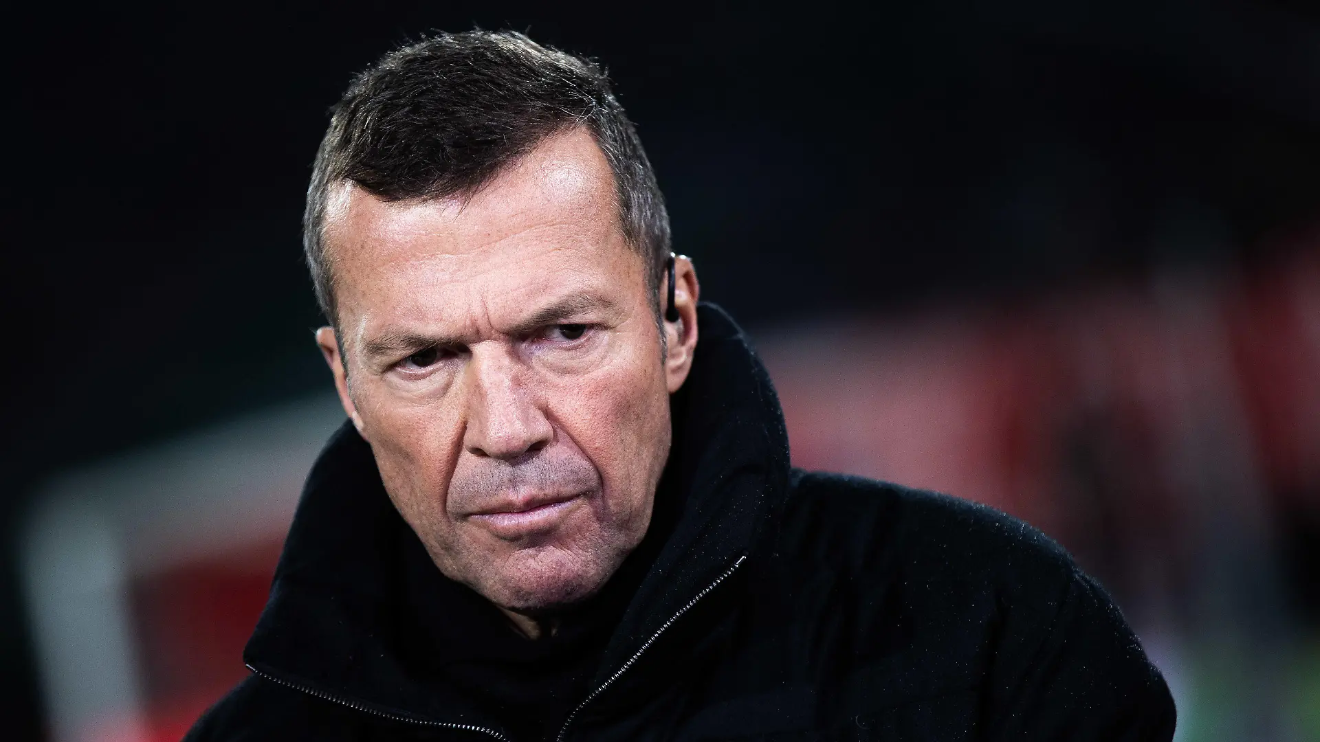 ARCHIV - 03.02.2024, Nordrhein-Westfalen, Köln: Fußball: Bundesliga, 1. FC Köln - Eintracht Frankfurt, 20. Spieltag, RheinEnergieStadion. Sky-Experte Lothar Matthäus vor dem Spiel. Er äußert sich zum FC Bayern. (zu dpa: «Matthäus über Krise beim FC Bayern: «Vieles hinterfragen»») Foto: Rolf Vennenbernd/dpa - WICHTIGER HINWEIS: Gemäß den Vorgaben der DFL Deutsche Fußball Liga bzw. des DFB Deutscher Fußball-Bund ist es untersagt, in dem Stadion und/oder vom Spiel angefertigte Fotoaufnahmen in Form von Sequenzbildern und/oder videoähnlichen Fotostrecken zu verwerten bzw. verwerten zu lassen. +++ dpa-Bildfunk +++