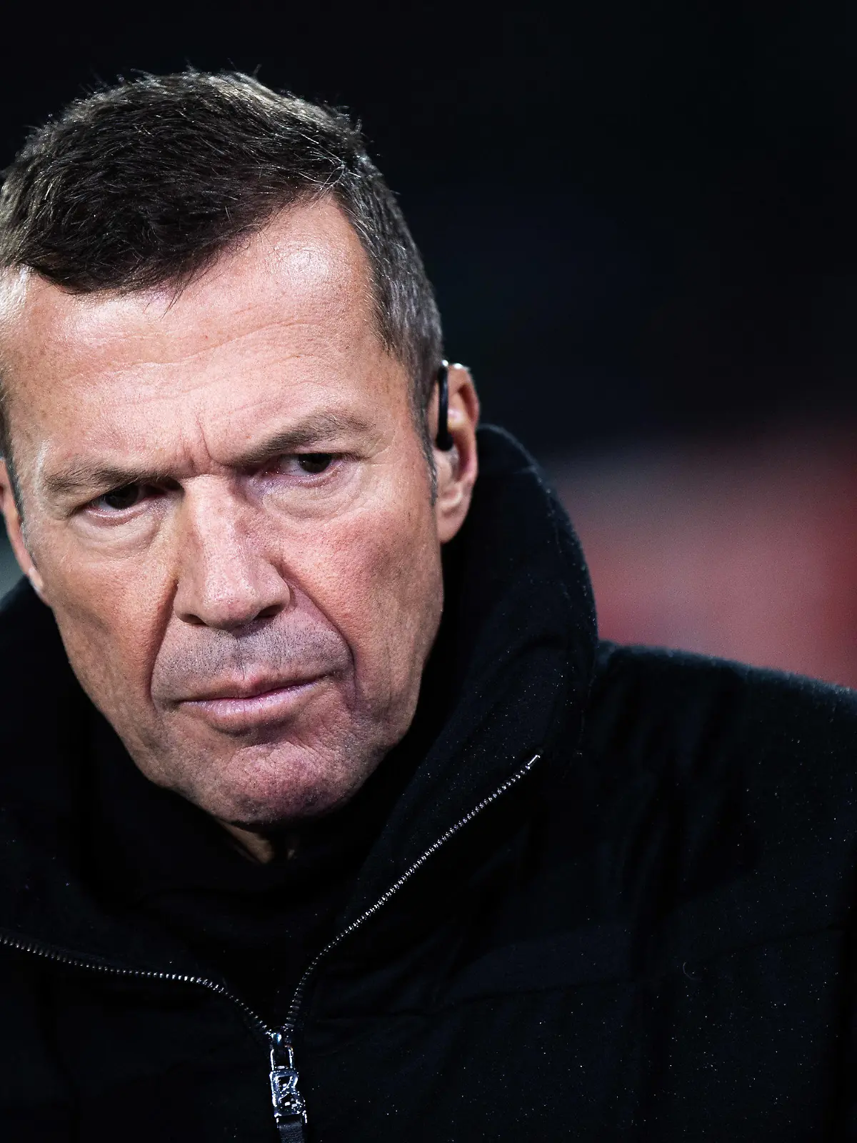 ARCHIV - 03.02.2024, Nordrhein-Westfalen, Köln: Fußball: Bundesliga, 1. FC Köln - Eintracht Frankfurt, 20. Spieltag, RheinEnergieStadion. Sky-Experte Lothar Matthäus vor dem Spiel. Er äußert sich zum FC Bayern. (zu dpa: «Matthäus über Krise beim FC Bayern: «Vieles hinterfragen»») Foto: Rolf Vennenbernd/dpa - WICHTIGER HINWEIS: Gemäß den Vorgaben der DFL Deutsche Fußball Liga bzw. des DFB Deutscher Fußball-Bund ist es untersagt, in dem Stadion und/oder vom Spiel angefertigte Fotoaufnahmen in Form von Sequenzbildern und/oder videoähnlichen Fotostrecken zu verwerten bzw. verwerten zu lassen. +++ dpa-Bildfunk +++