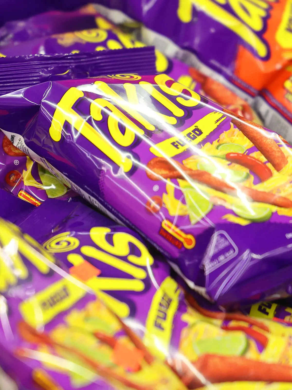Takis 12.12.2023, Erfurt, Takis - Tortilla Chips - werden zum Verkauf angeboten *** Takis 12 12 2023, Erfurt, Takis Tortilla Chips are offered for sale