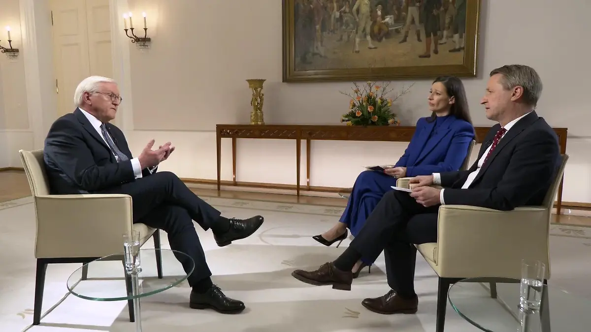 Frank-Walter Steinmeier, Bundespräsident im RTL-Interview mit Pinar Atalay und Nikolaus Blome